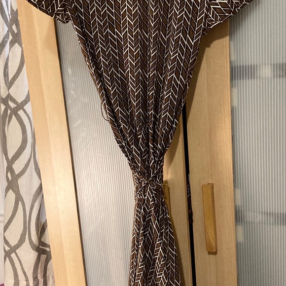 BCBG MAXAZRIA Collared Wrap Dress - Picture 4 of 4